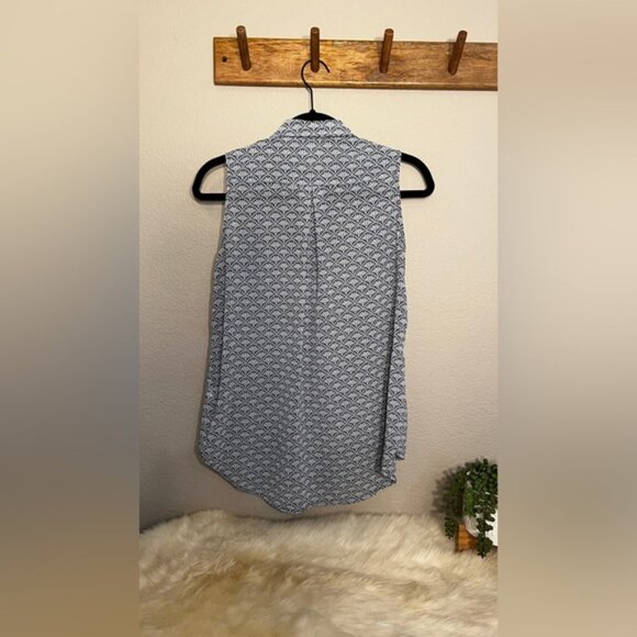 H&M | Sleeveless Chiffon Silk Button Down - Picture 2 of 6
